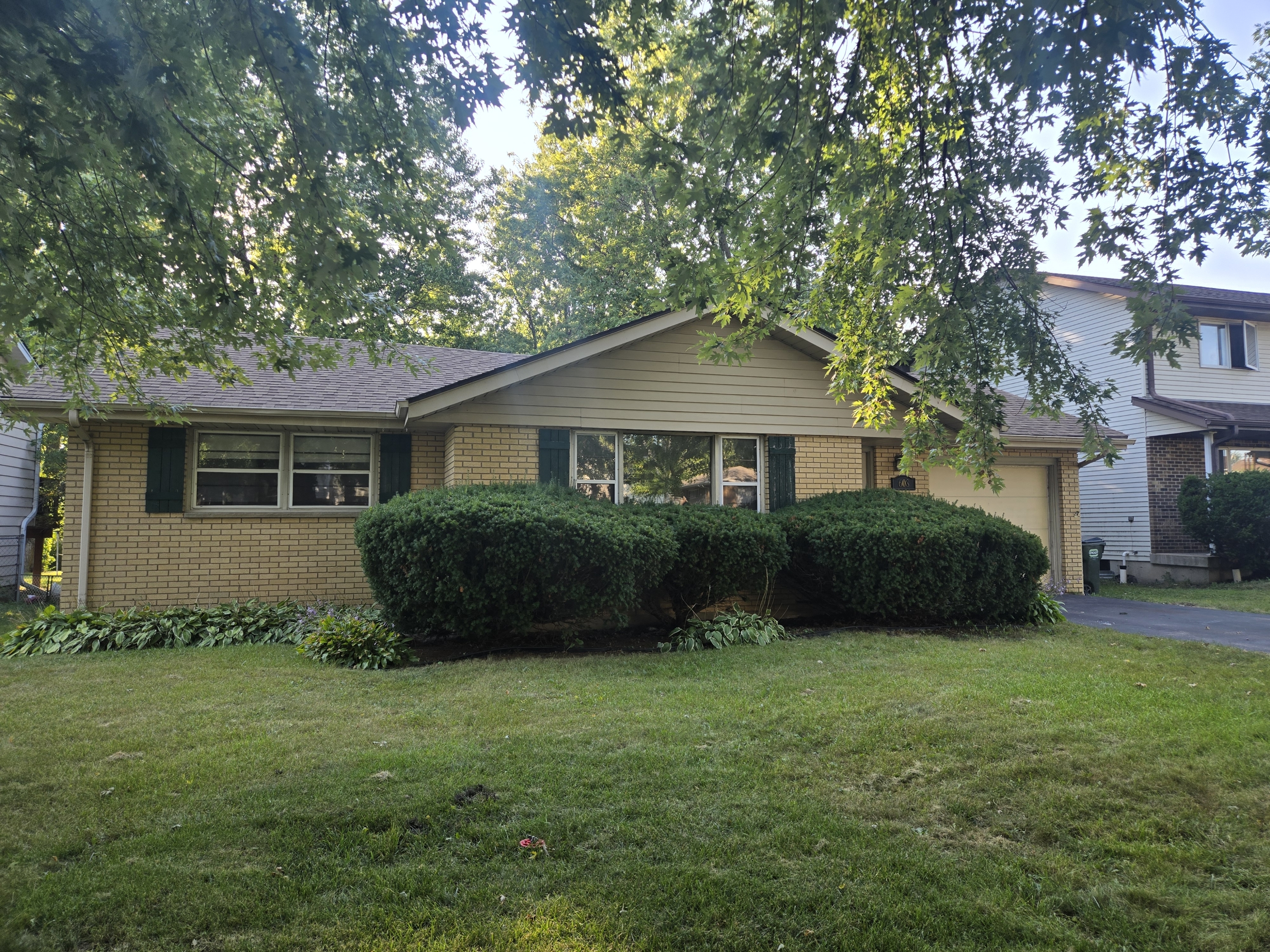 608 Deerpath